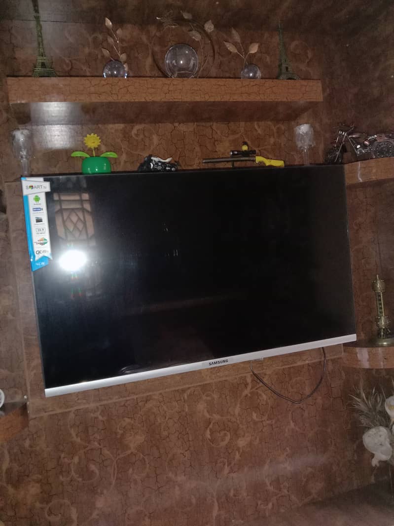 Samsung 32 inch led for sale just 10 days use Android 1