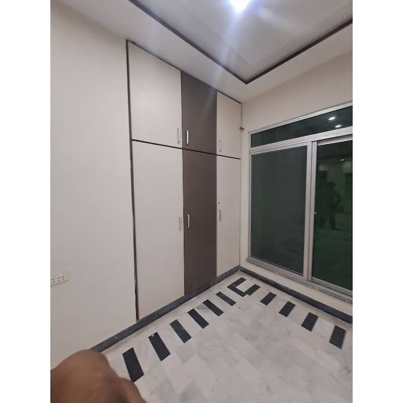 10 Marla Lower Portion For Rent 7