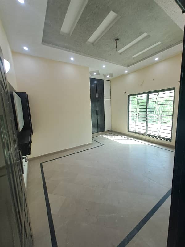 10 Marla Upper Portion Is Up For Rent 7