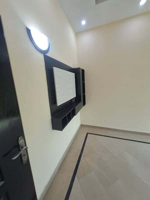 10 Marla Upper Portion Is Up For Rent 8