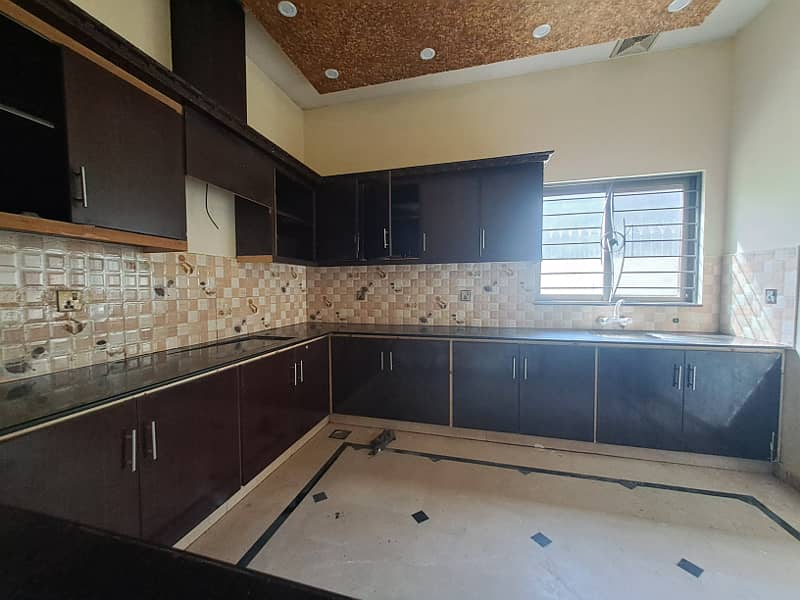 10 Marla Upper Portion Is Up For Rent 27