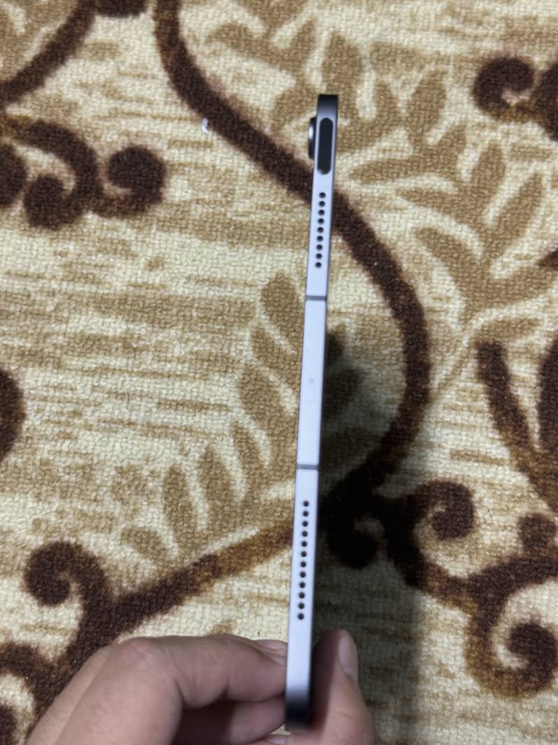 IPad Air 5th Gen M1 Chip 64GB Purple Cellular 6