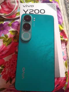 vivo y 200 8/128 urgent sale 03084795185 new fon 1 month use all ok ha