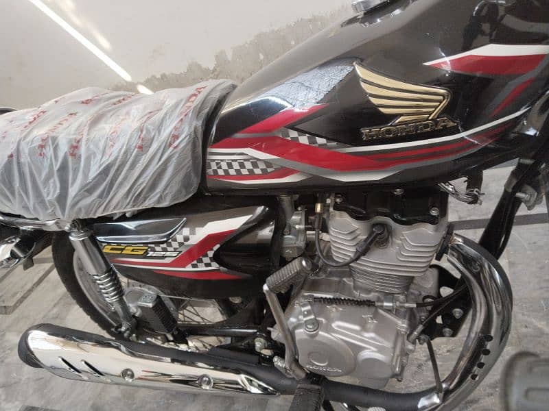 Honda 125 Black 3