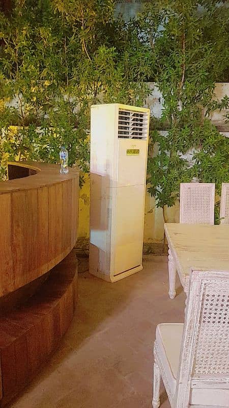ac on rent 4 ton cabnet 4