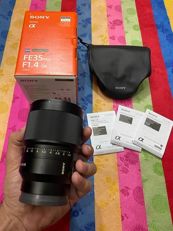 Sony 35mm 1.4 Zeiss it’s like sigma DG DN with box 0