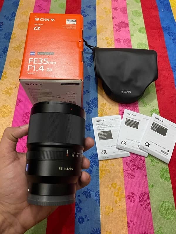 Sony 35mm 1.4 Zeiss it’s like sigma DG DN with box 1