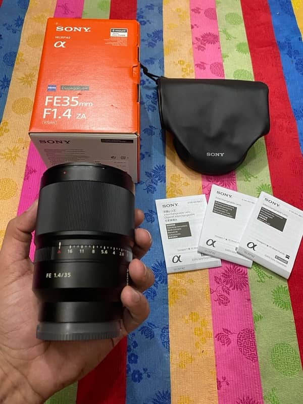 Sony 35mm 1.4 Zeiss it’s like sigma DG DN with box 2