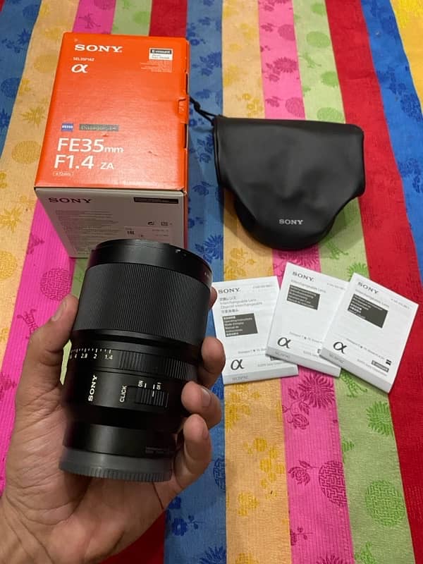 Sony 35mm 1.4 Zeiss it’s like sigma DG DN with box 3