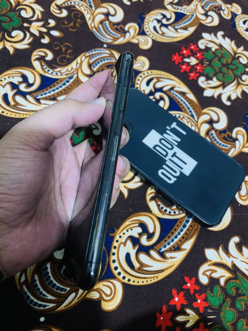 I phone 11 pro max 256 pta approved (phy+esim) 5