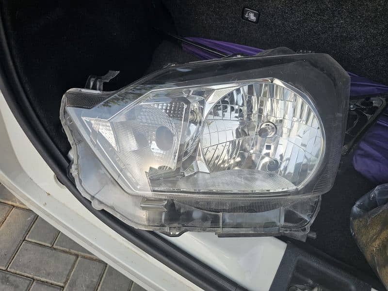 Mira 2021 Headlight. . naka damage only and side mirrors 0
