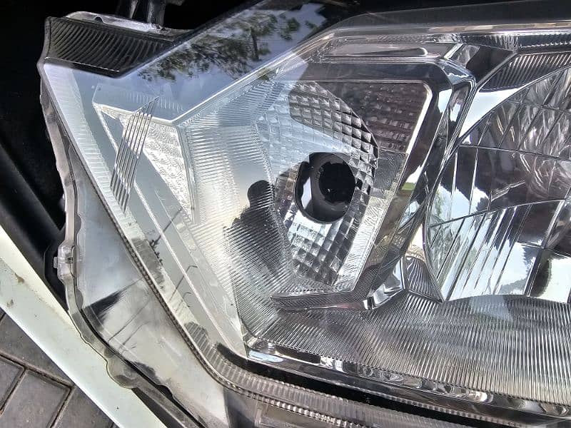 Mira 2021 Headlight. . naka damage only and side mirrors 1