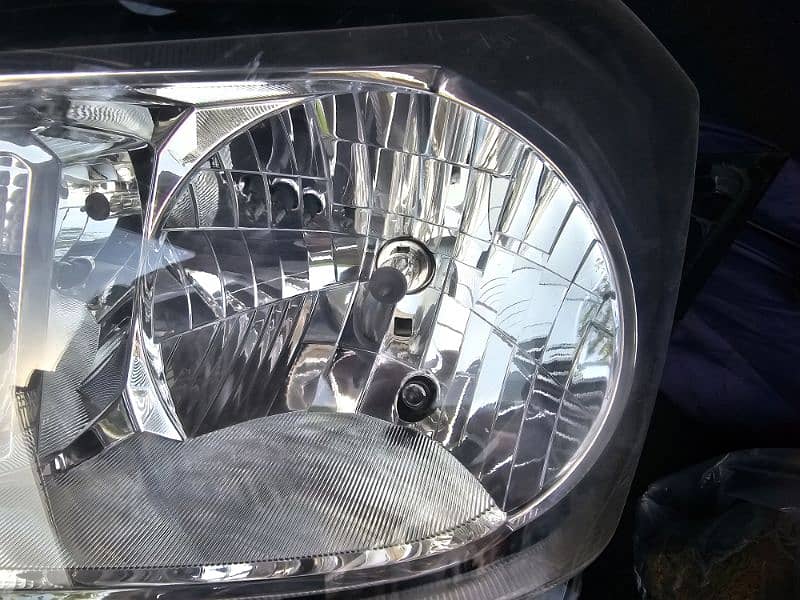 Mira 2021 Headlight. . naka damage only and side mirrors 2