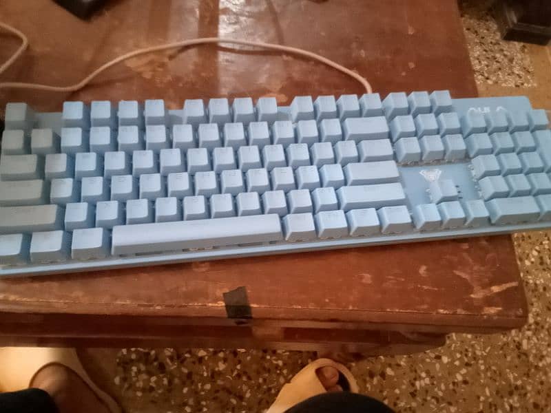 i7 4th generation gaming pc with 750 ti monitor and keyboard 3