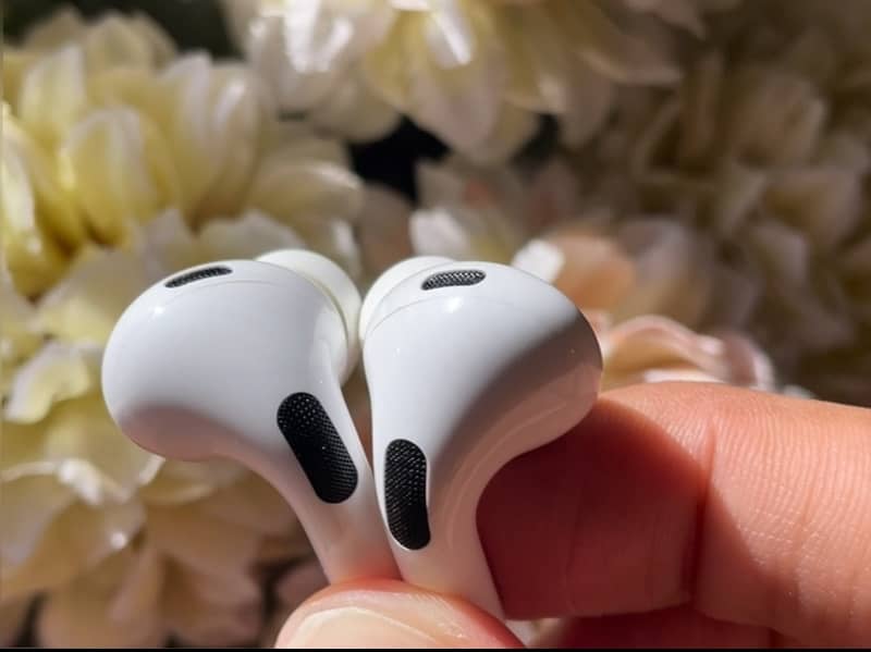 Apple AirPods Pro - 2nd Generation (Lightning Port) 4