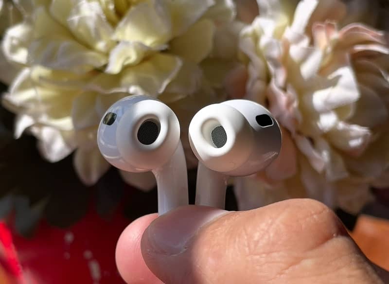 Apple AirPods Pro - 2nd Generation (Lightning Port) 5