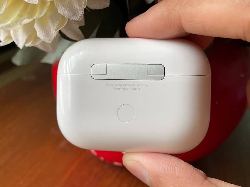 Apple AirPods Pro - 2nd Generation (Lightning Port) 2