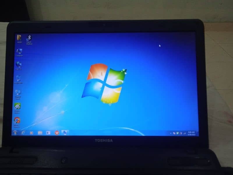 I am sale laptop whatsapp number and call 03004410261 4