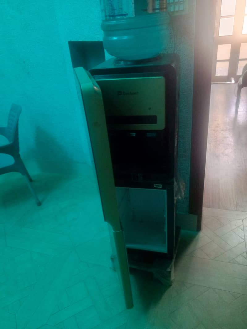 Water dispenser. With refrigrator 0