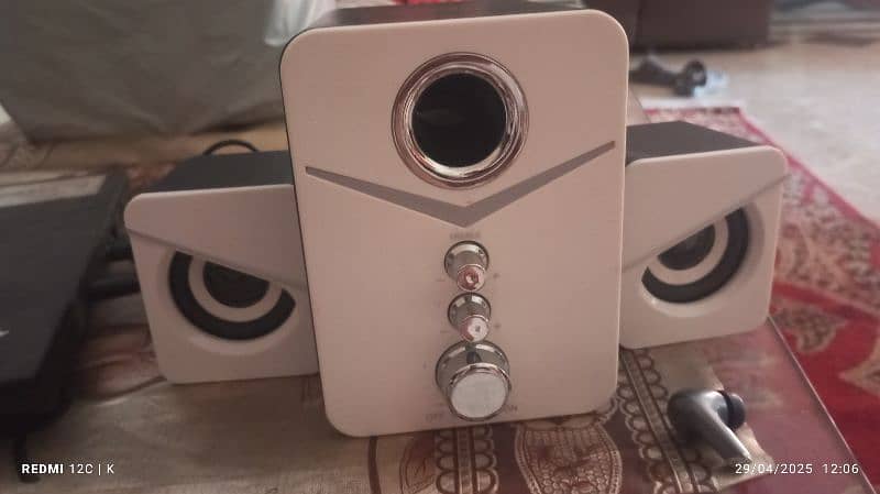 (Read Description)Brand new desktop stereo speaker2.1bass gaming wofer 5