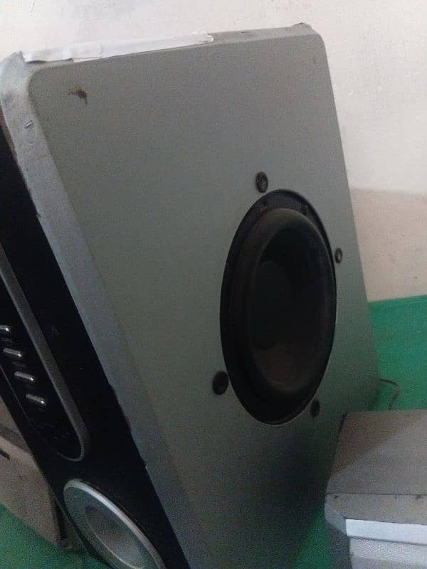 Speakers with sound system 3