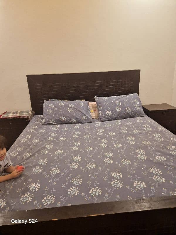 Bed with side tables 1