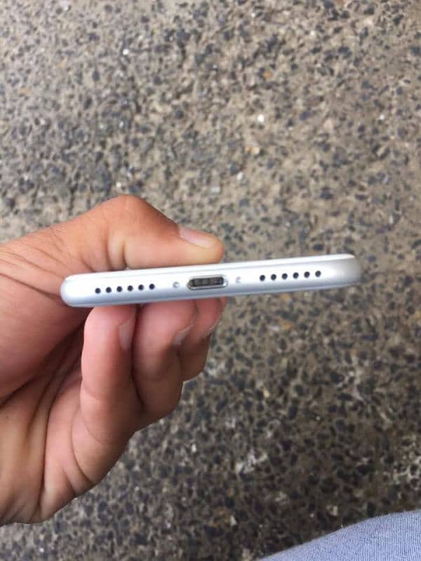 IPhone 7 32GB JV 10/10 Condetion 11k 3