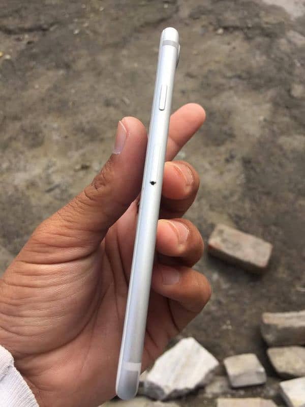 IPhone 7 32GB JV 10/10 Condetion 11k 4