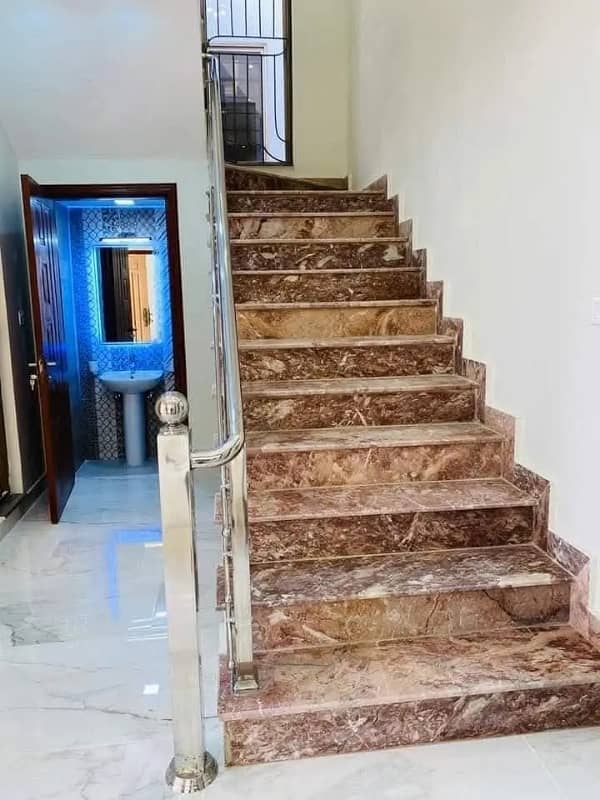 15-Marla 5-Bedroom's Luxury Brig House Available for Rent. 3