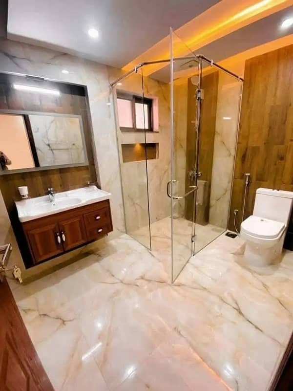 15-Marla 5-Bedroom's Luxury Brig House Available for Rent. 4