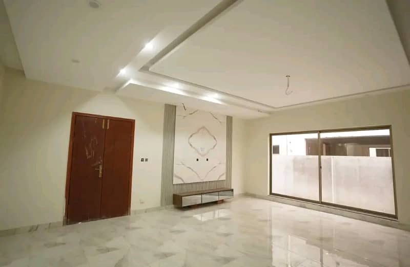 15-Marla 5-Bedroom's Luxury Brig House Available for Rent. 5