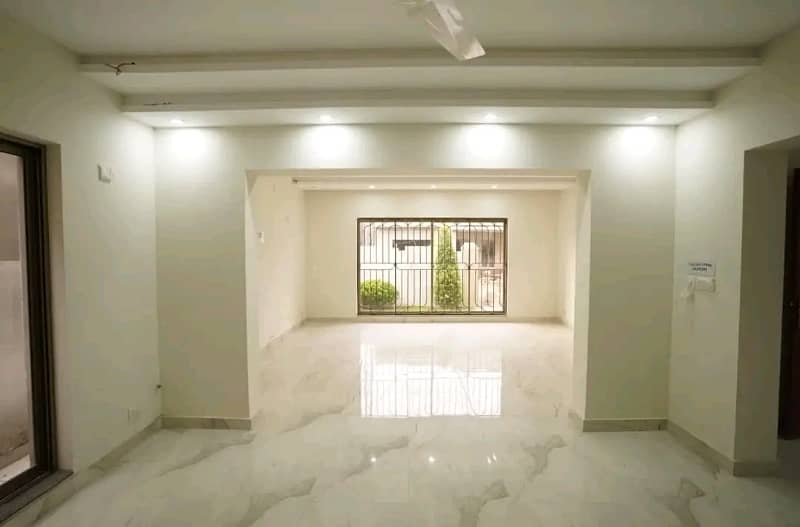 15-Marla 5-Bedroom's Luxury Brig House Available for Rent. 8