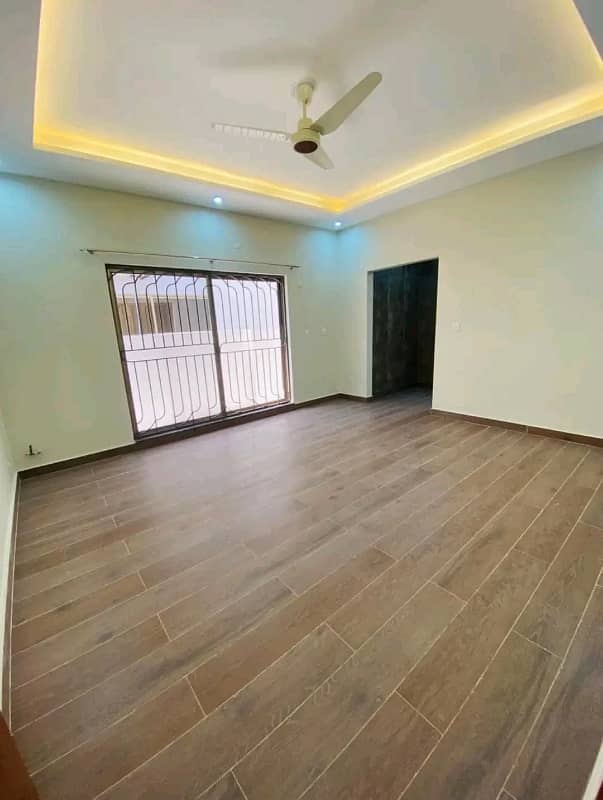 15-Marla 5-Bedroom's Luxury Brig House Available for Rent. 0