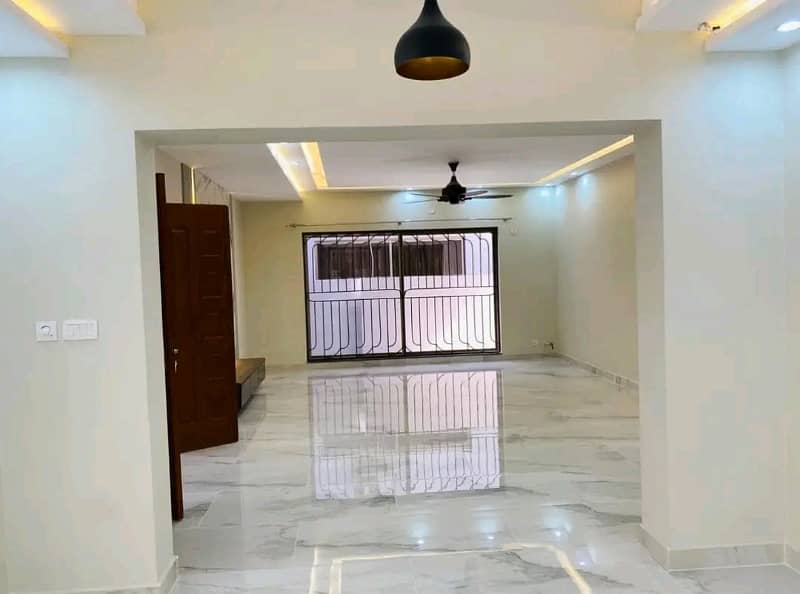15-Marla 5-Bedroom's Luxury Brig House Available for Rent. 14