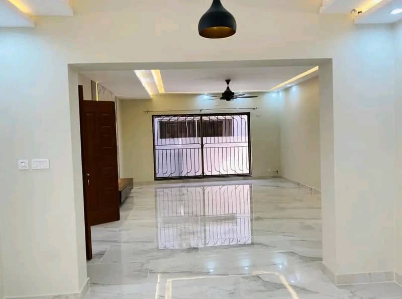15-Marla 5-Bedroom's Luxury Brig House Available for Rent. 15