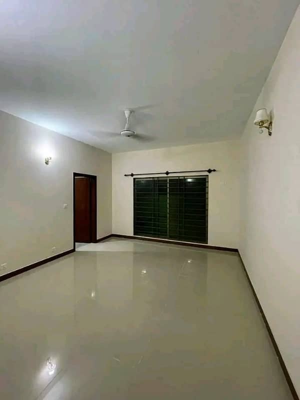 15-Marla 5-Bedroom's Luxury Brig House Available for Rent. 20