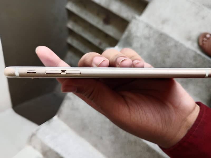 Apple iPhone 6S Plus 2