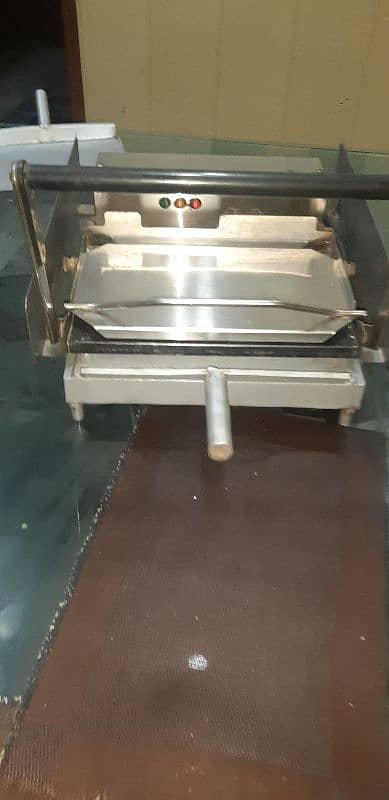 one toaster machine 6 bun wala 1
