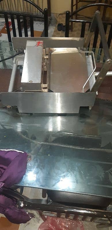 one toaster machine 6 bun wala 2
