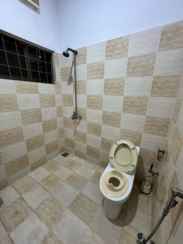 1 Bedroom VIP full furnishe flat for rent per day available in Bahia Town Lahore 4