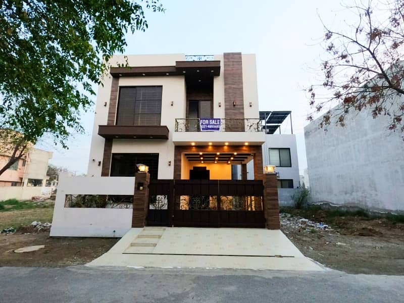 Prime Location 5 Marla House In DHA 11 Rahbar 0