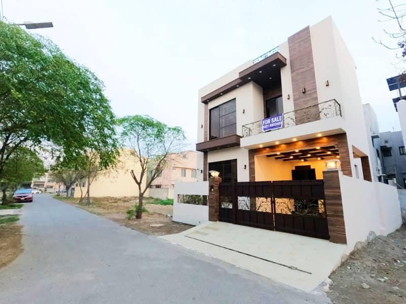 Prime Location 5 Marla House In DHA 11 Rahbar 1