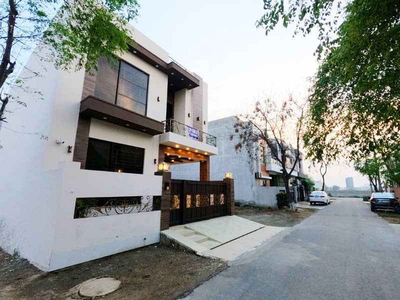 Prime Location 5 Marla House In DHA 11 Rahbar 3