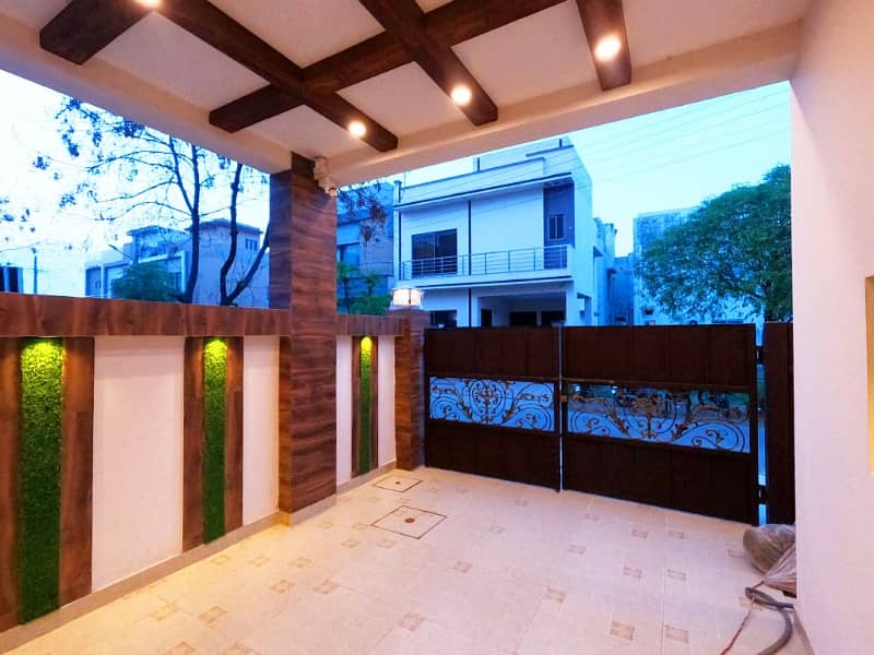 Prime Location 5 Marla House In DHA 11 Rahbar 5