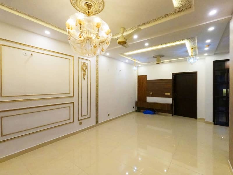 Prime Location 5 Marla House In DHA 11 Rahbar 7