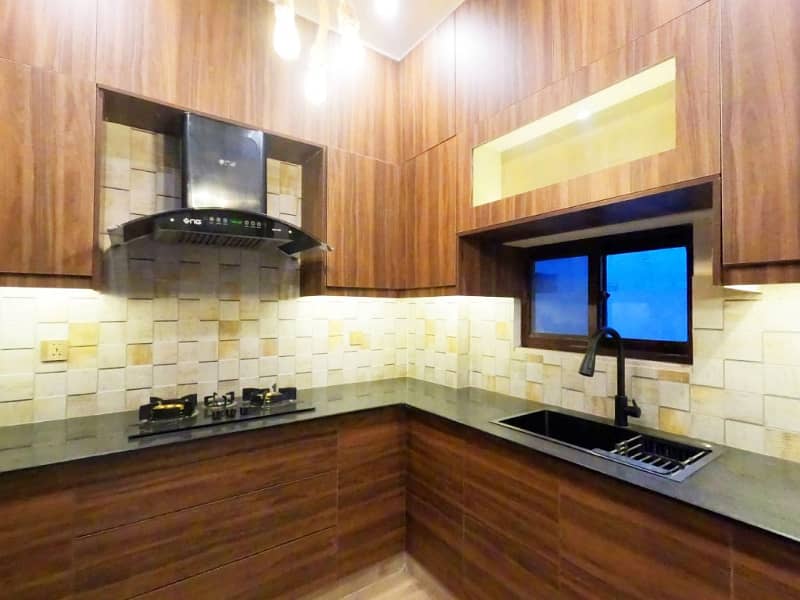 Prime Location 5 Marla House In DHA 11 Rahbar 8