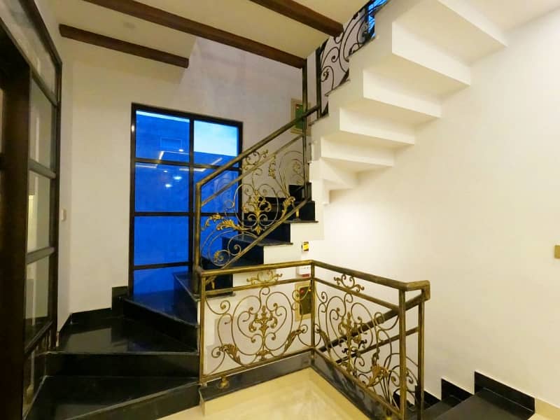 Prime Location 5 Marla House In DHA 11 Rahbar 19
