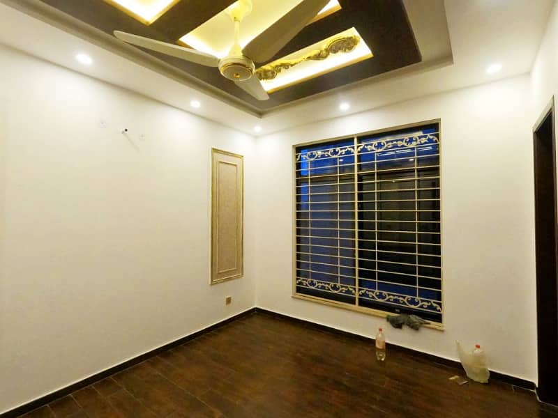 Prime Location 5 Marla House In DHA 11 Rahbar 25