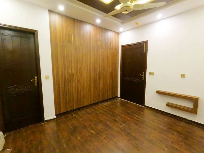 Prime Location 5 Marla House In DHA 11 Rahbar 26