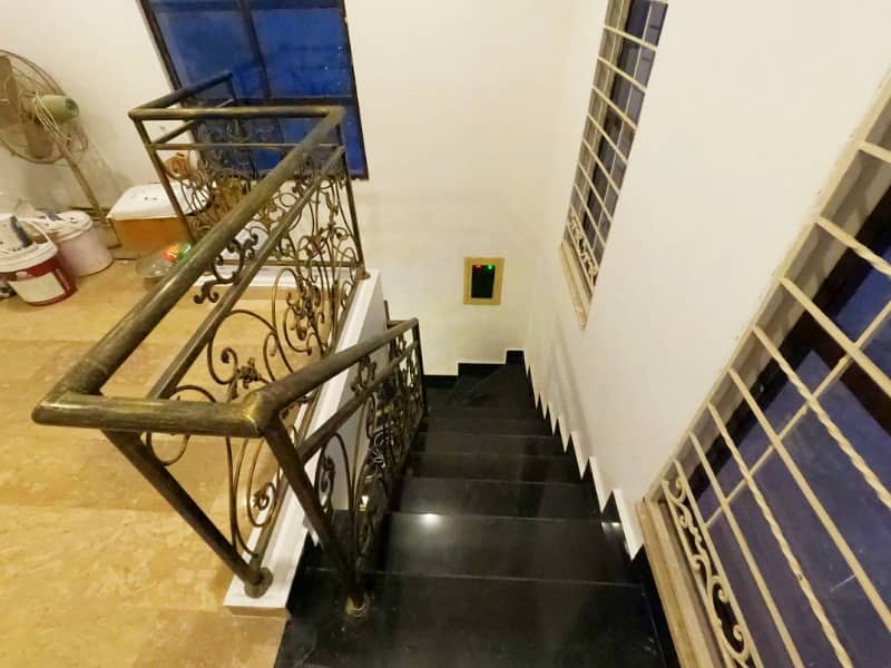 Prime Location 5 Marla House In DHA 11 Rahbar 31